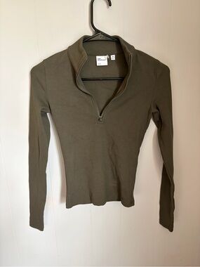 Aritizia Women's Olive Green Quarter-Zip Long Sleeve Top